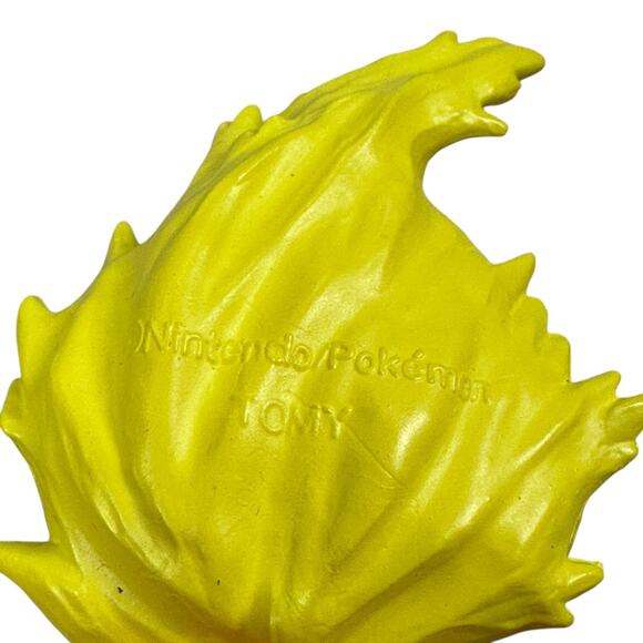 Nintendo Pokemon Dragonite Flareon & Charizard Reshiram PVC Figures Lot of 3 - Picture 6 of 10